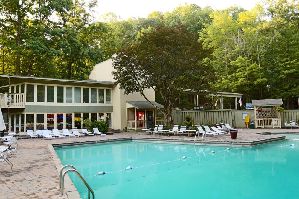 Villa Three Bears Den, Hot Tub, Pool Table, Pool Access, 1089 Free Tickets Each Paid Day, Dollywood Inclu Gatlinburg Habitación foto